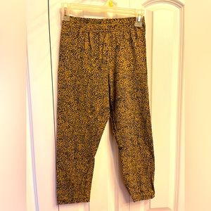 Cheetah print Old Navy small Capri leggings in black and tan